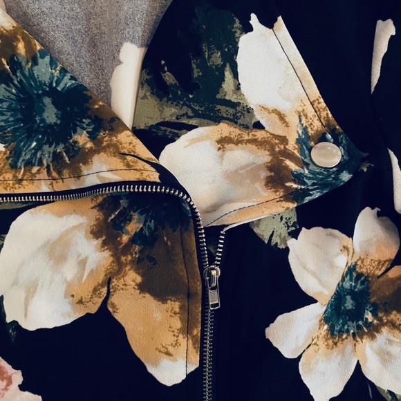 Gorgeous Floral Dress Jacket - Picture 5 of 7